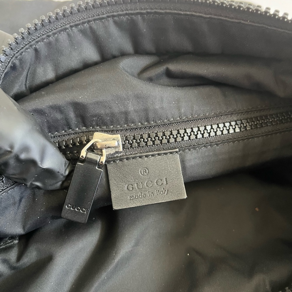 Gucci Black Messenger Bag with Red and Green Stripe - Picture 2 of 13